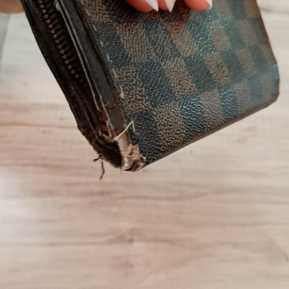 Louis Vuitton Tresor damier wallet